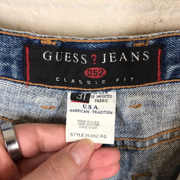 Vintage Guess Jeans Made in America High rise Medium Wash Tapered leg Mom Jean - Picture 3 of 9